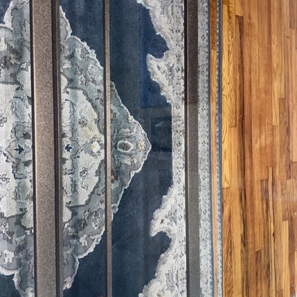 Glass table - Picture 3 of 3